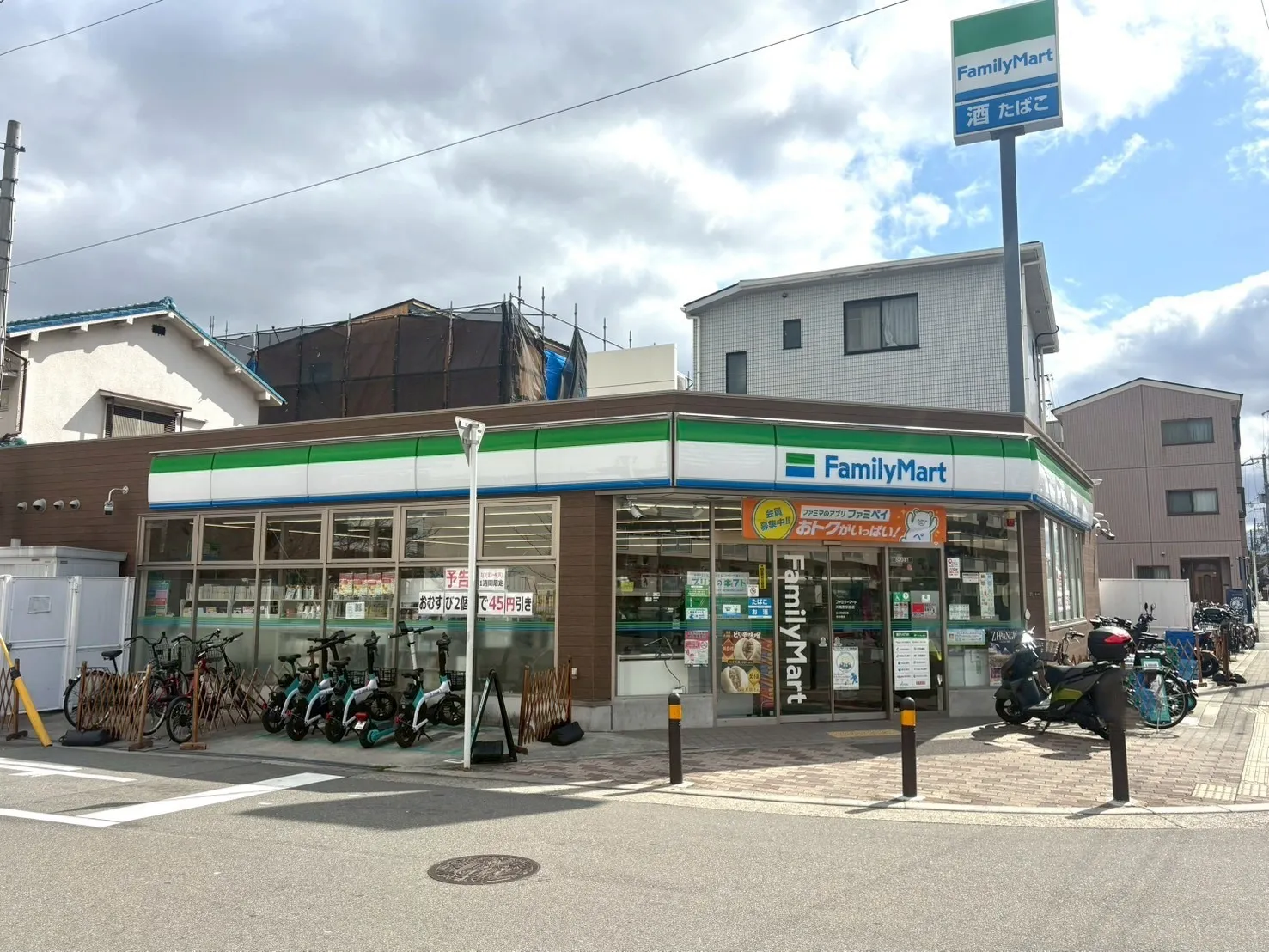 ファミリーマート井高野駅前店まで約136ｍ徒歩2分