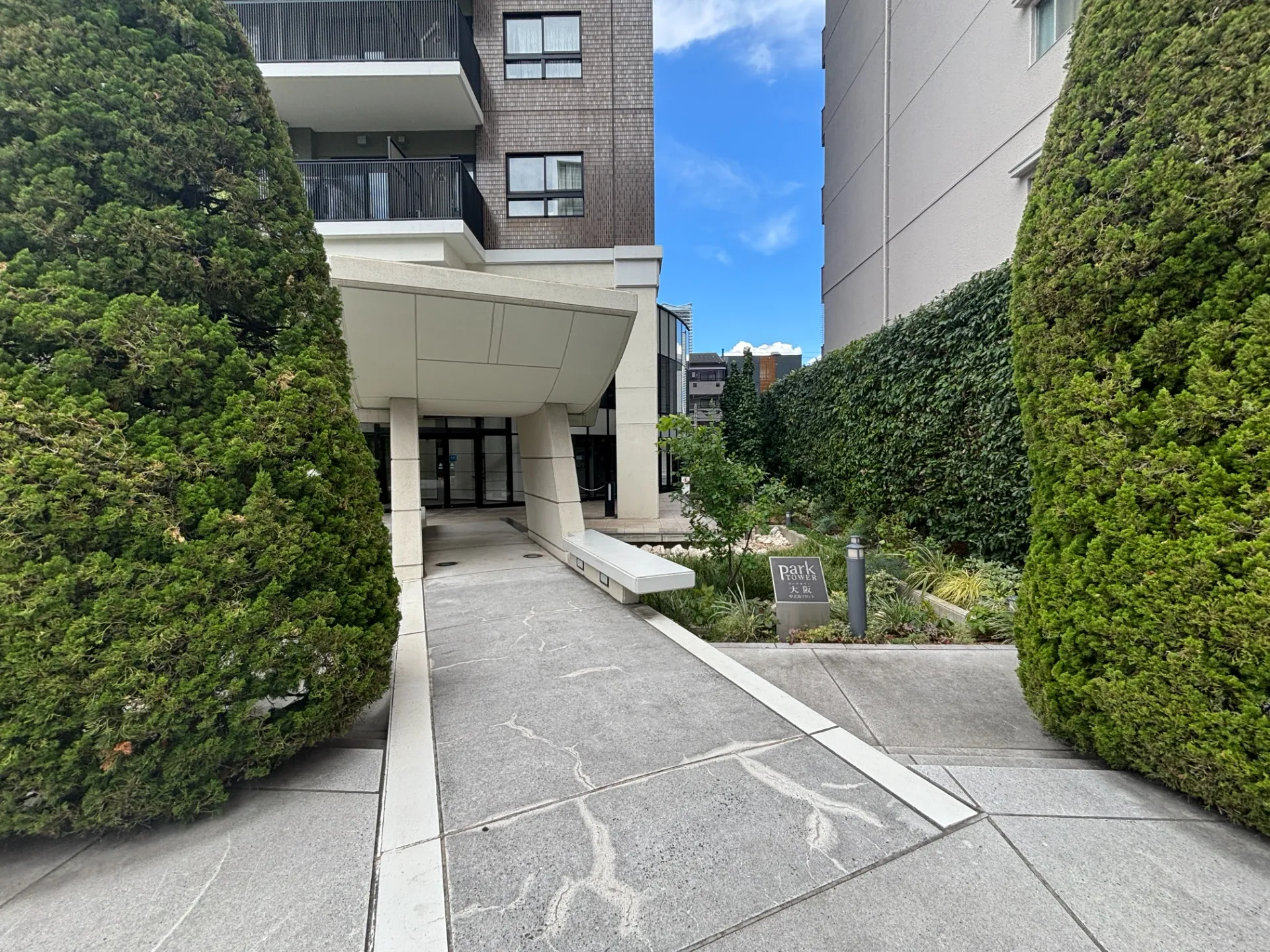 玄関アプローチ